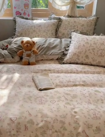 91家纺网 家纺一手货源 找家纺 韩巢家纺 2025新款针织双层纱花边款被套直播热销款四件套学生宿舍床单三件套-（提供卖家秀） 魔法森林