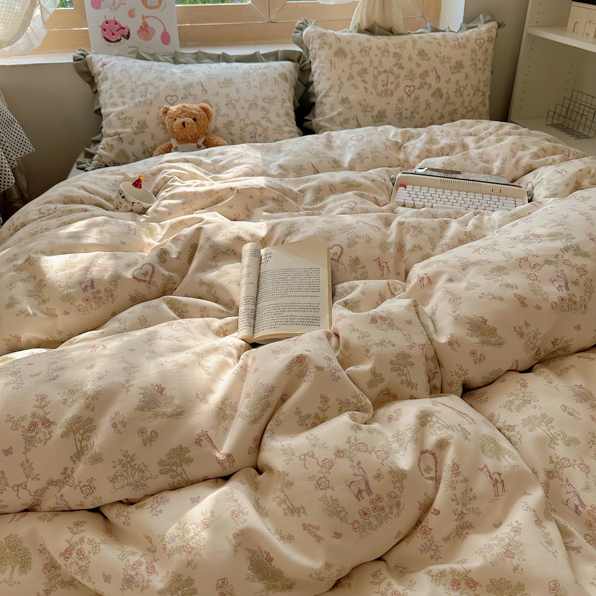 91家纺网 家纺一手货源 找家纺 韩巢家纺 2025新款针织双层纱花边款被套直播热销款四件套学生宿舍床单三件套-（提供卖家秀） 魔法森林