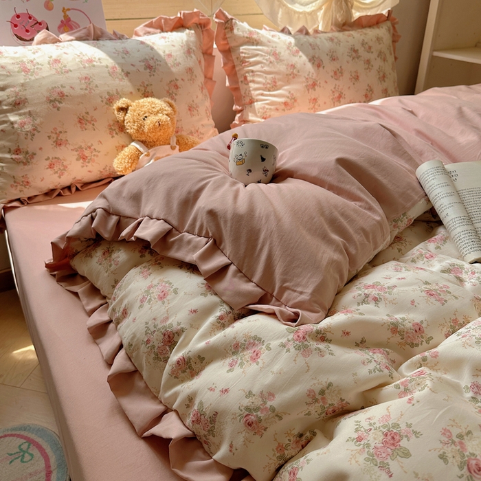 91家纺网 家纺一手货源 找家纺 韩巢家纺 2025新款针织双层纱花边款被套直播热销款四件套学生宿舍床单三件套-（提供卖家秀） 春和米