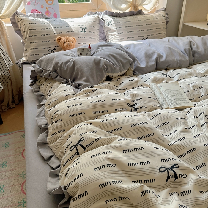 91家纺网 家纺一手货源 找家纺 韩巢家纺 2025新款针织双层纱花边款被套直播热销款四件套学生宿舍床单三件套-（提供卖家秀） 敏敏灰