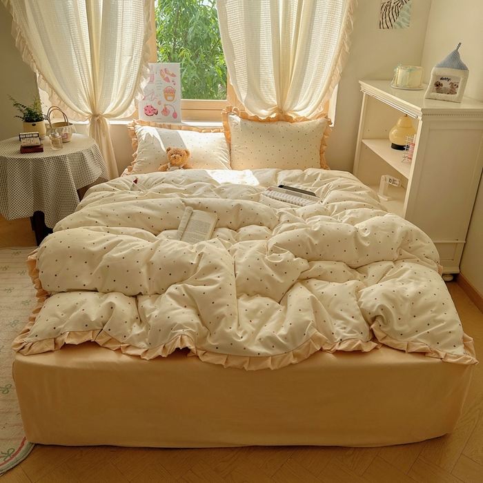 91家纺网 家纺一手货源 找家纺 韩巢家纺 2025新款针织双层纱花边款被套直播热销款四件套学生宿舍床单三件套-（提供卖家秀） 奶油波点米