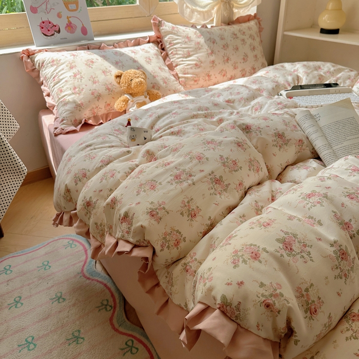 91家纺网 家纺一手货源 找家纺 韩巢家纺 2025新款针织双层纱花边款被套直播热销款四件套学生宿舍床单三件套-（提供卖家秀） 春和米