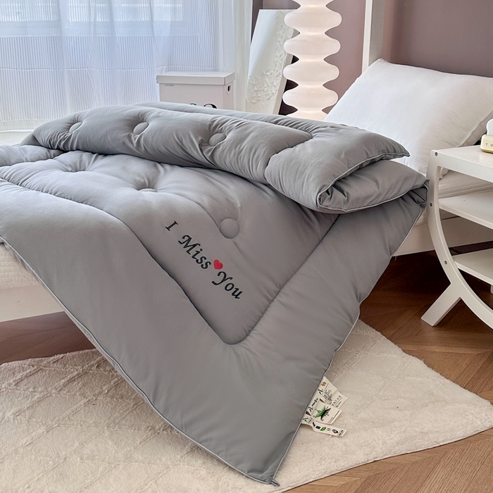 91家纺网 家纺一手货源 找家纺 招财狼家纺 2025新款学生大礼包三件套被子床垫枕芯 灰色