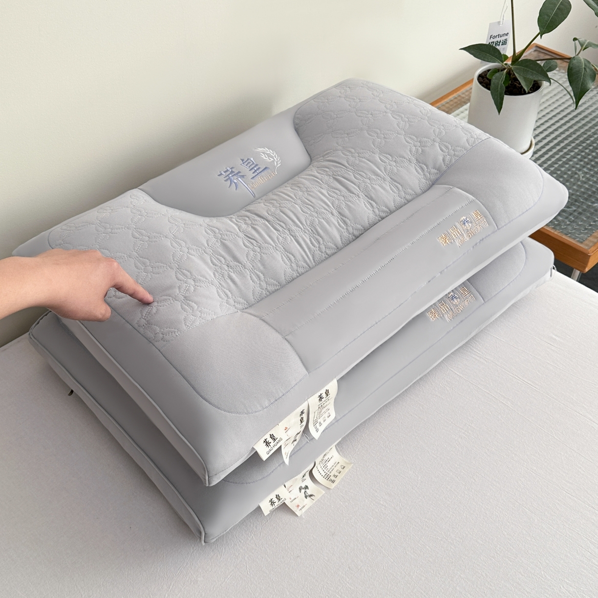 91家纺网 家纺一手货源 找家纺 羽凡居 2025新款亲肤荞皇枕头枕芯 灰色 48*74cm/只