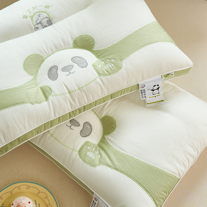 91家纺网 家纺一手货源 找家纺 晚儿 2025新款酣睡熊护颈枕 枕头枕芯 酣睡熊-绿 48x74cm/对