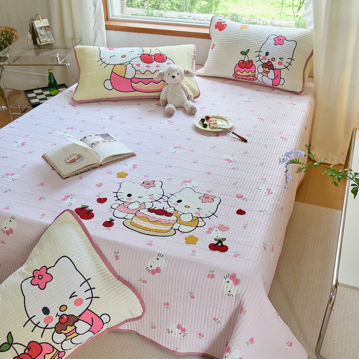 91家纺网 家纺一手货源 找家纺 鑫喜莱家纺 2025新款毛巾绣云朵棉床盖三件套 蛋糕猫咪