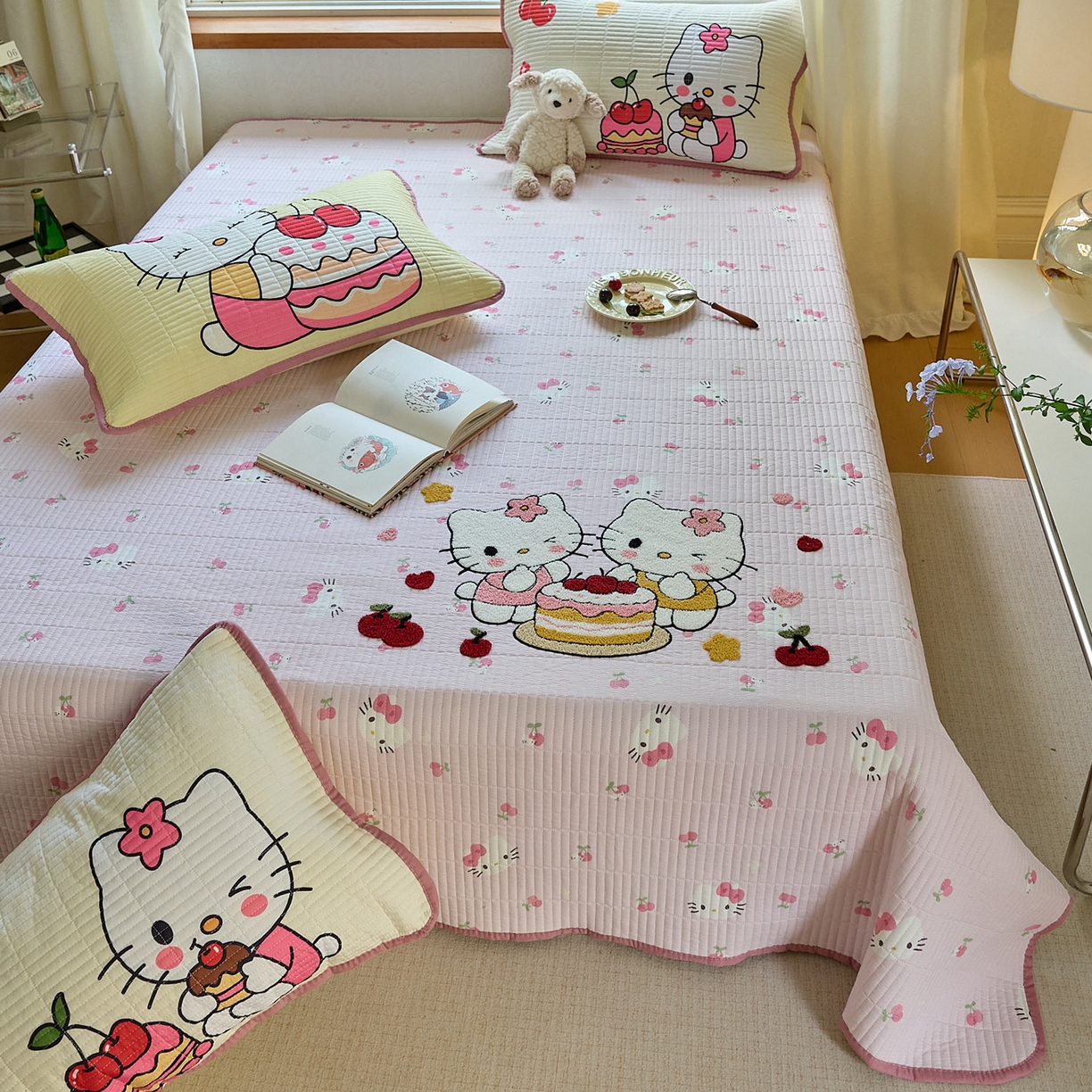 91家纺网 家纺一手货源 找家纺 鑫喜莱家纺 2025新款毛巾绣云朵棉床盖三件套 蛋糕猫咪