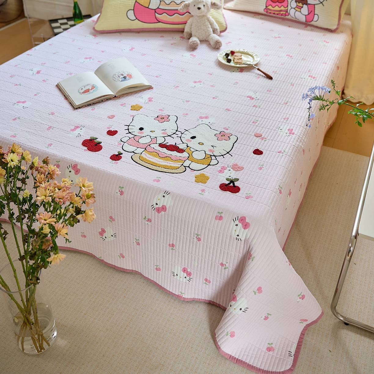 91家纺网 家纺一手货源 找家纺 鑫喜莱家纺 2025新款毛巾绣云朵棉床盖三件套 蛋糕猫咪