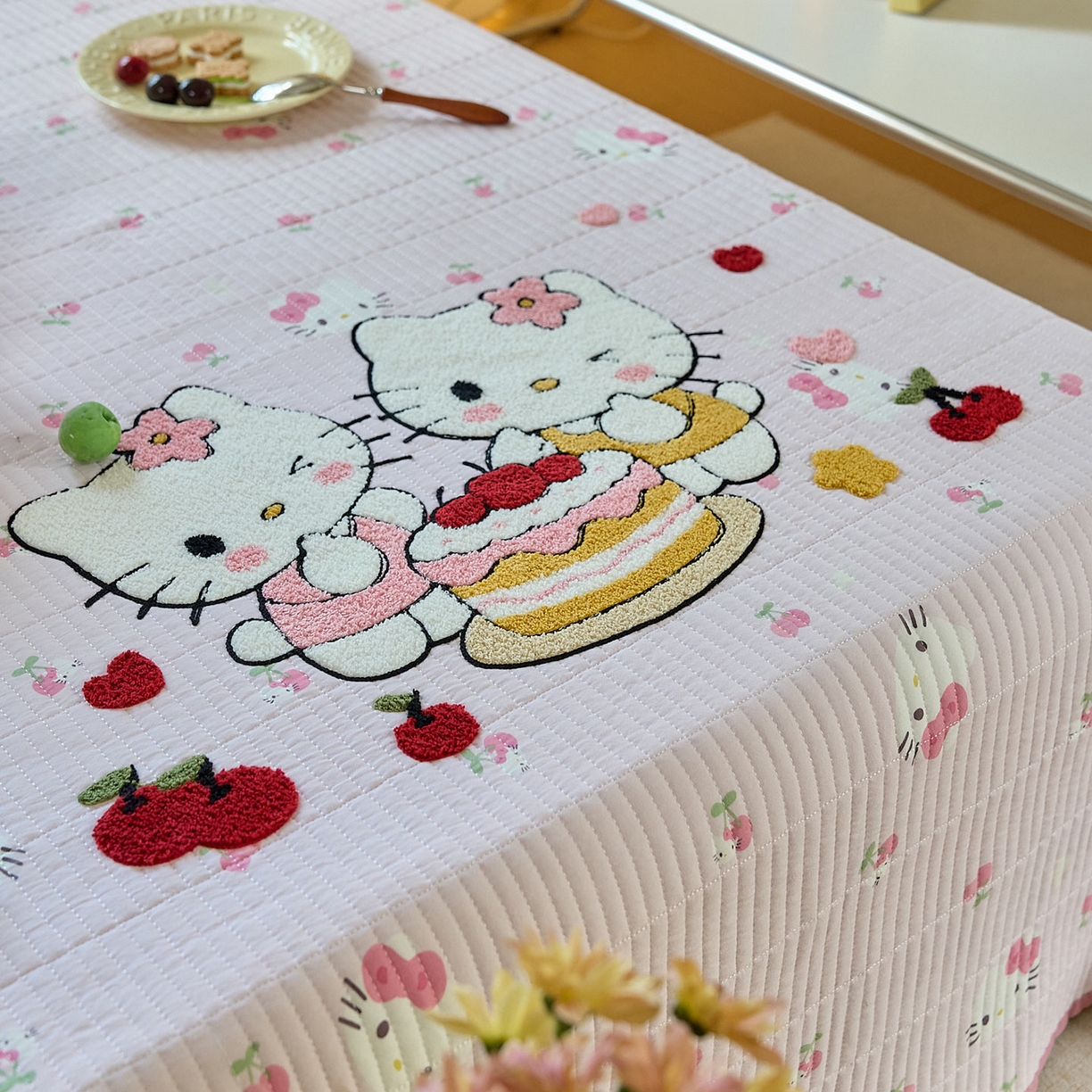 91家纺网 家纺一手货源 找家纺 鑫喜莱家纺 2025新款毛巾绣云朵棉床盖三件套 蛋糕猫咪