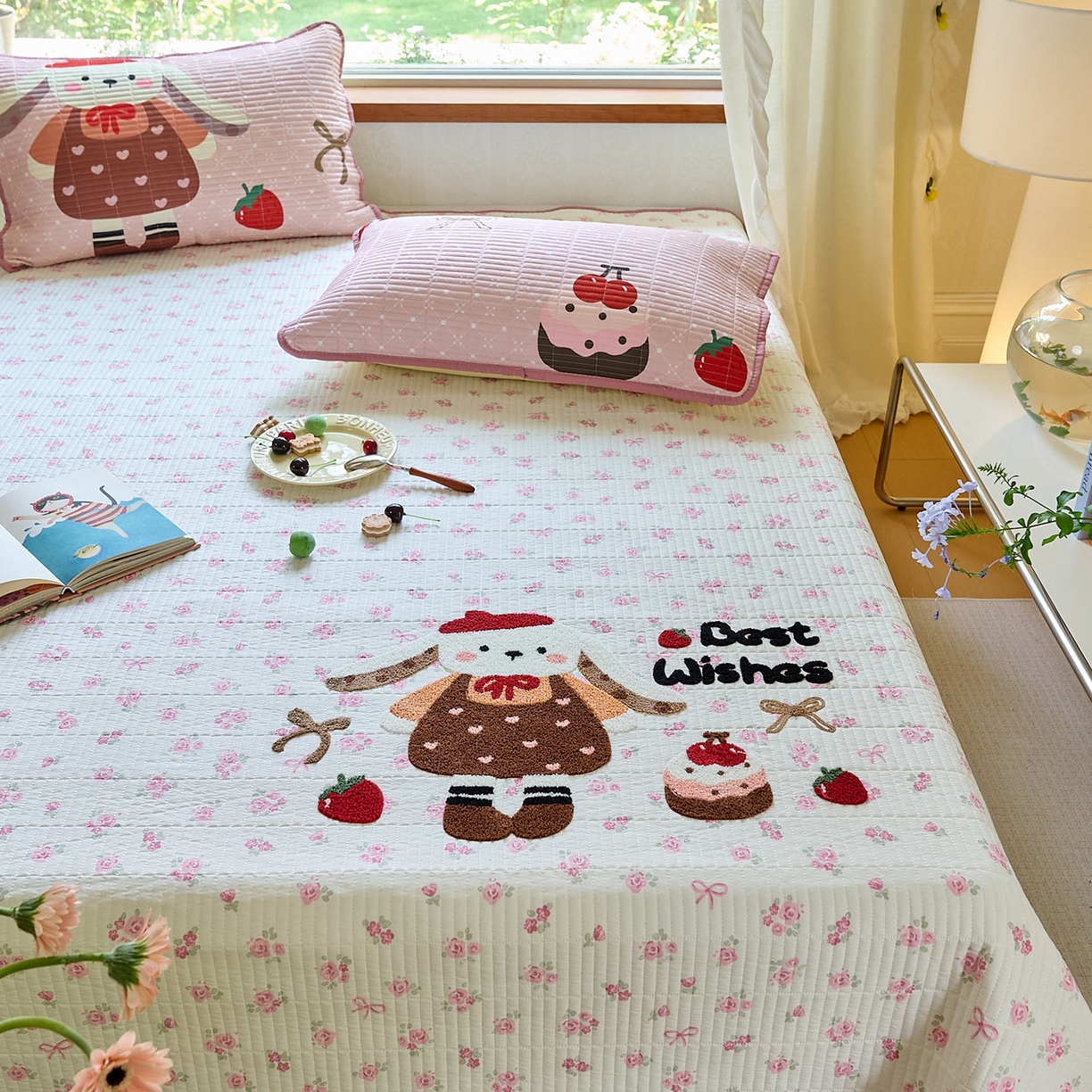 91家纺网 家纺一手货源 找家纺 鑫喜莱家纺 2025新款毛巾绣云朵棉床盖三件套 软萌垂耳兔