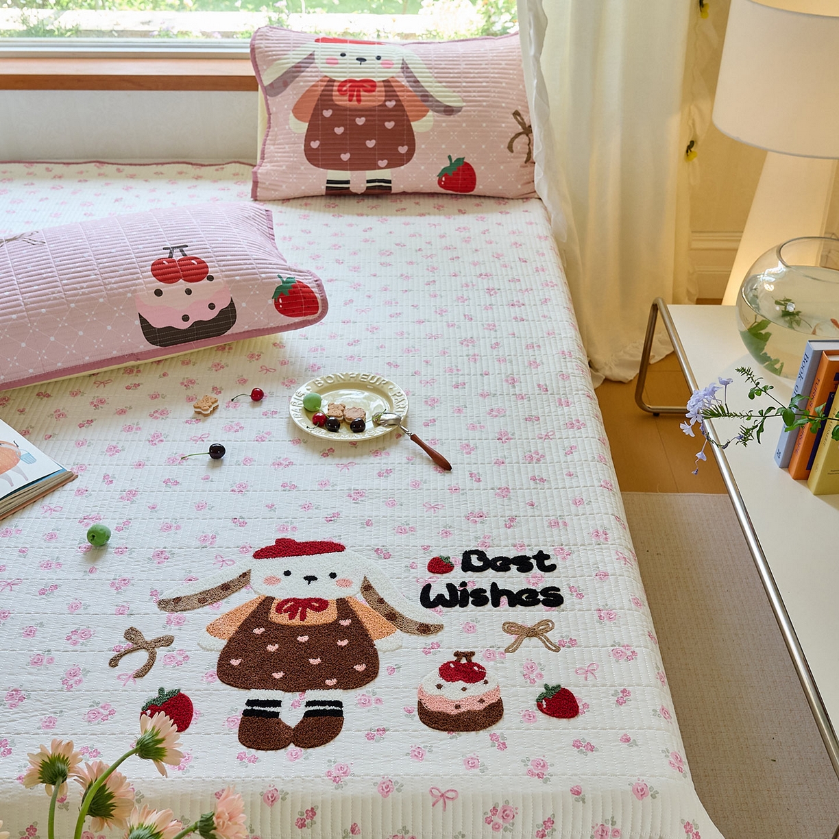 91家纺网 家纺一手货源 找家纺 鑫喜莱家纺 2025新款毛巾绣云朵棉床盖三件套 软萌垂耳兔