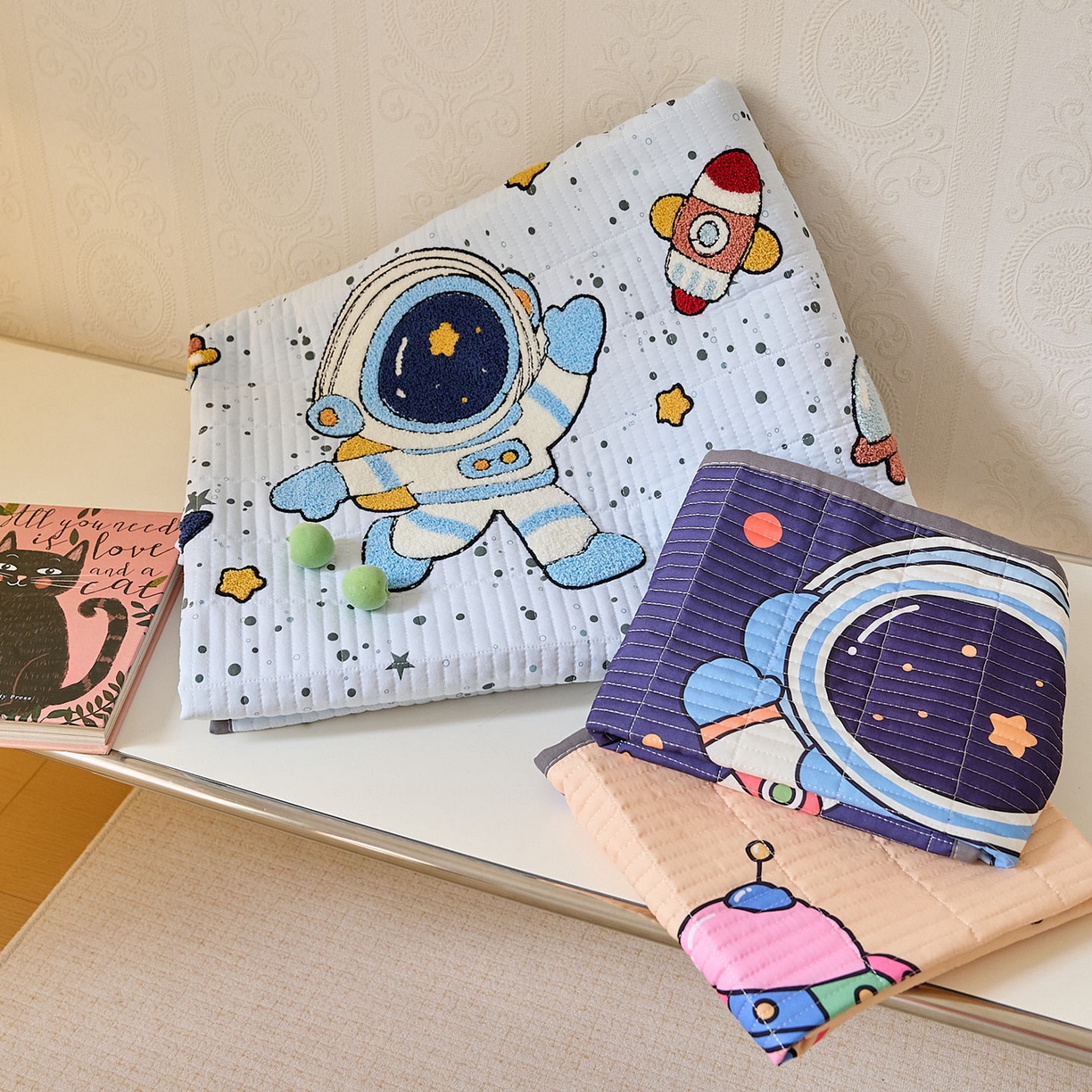 91家纺网 家纺一手货源 找家纺 鑫喜莱家纺 2025新款毛巾绣云朵棉床盖三件套 太空漫步