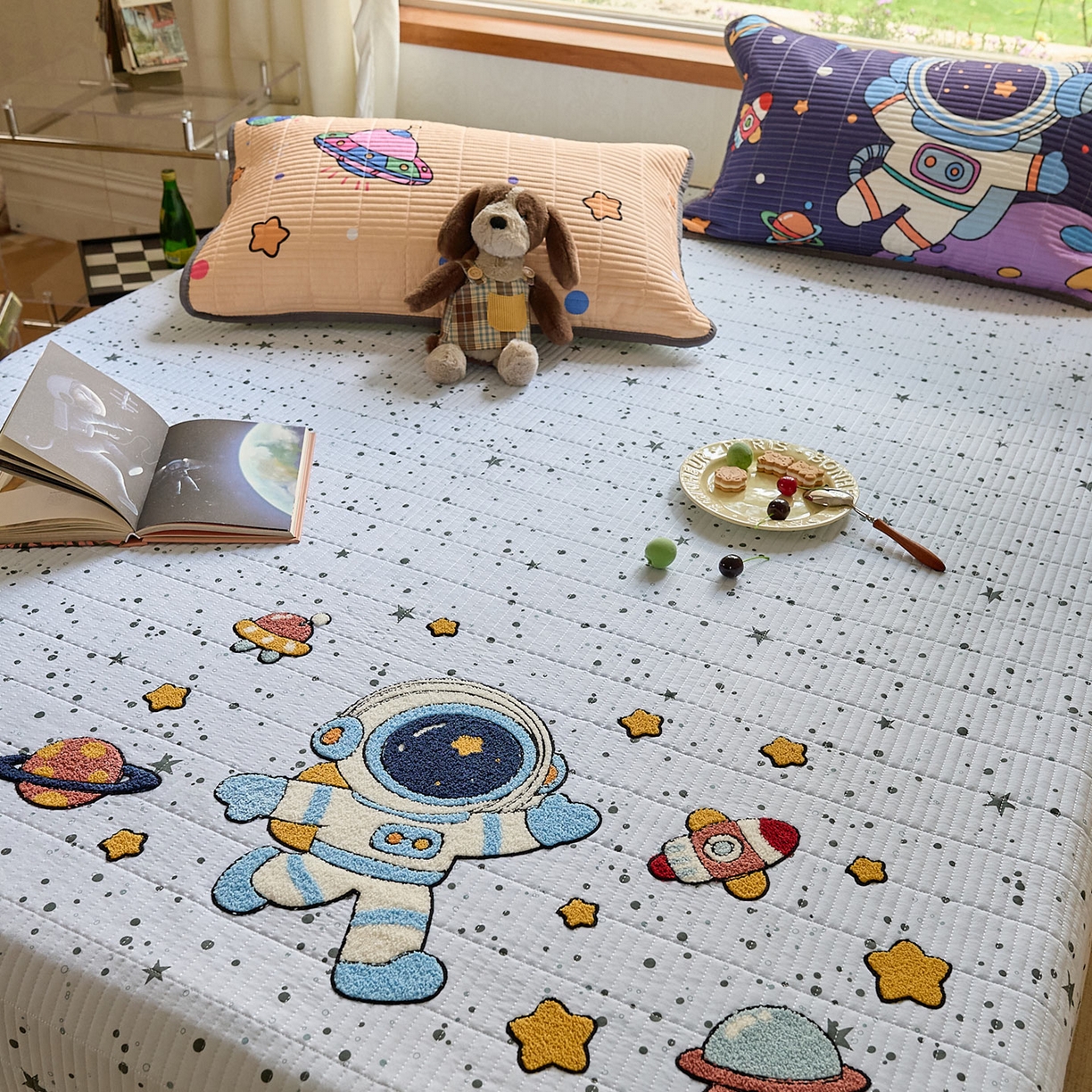 91家纺网 家纺一手货源 找家纺 鑫喜莱家纺 2025新款毛巾绣云朵棉床盖三件套 太空漫步