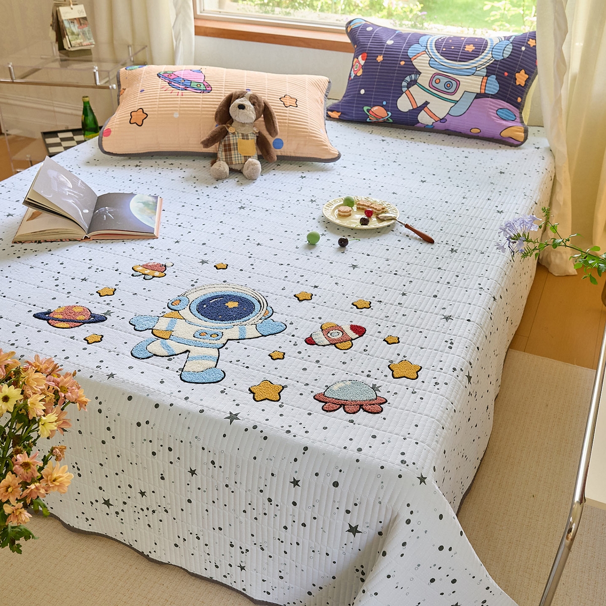 91家纺网 家纺一手货源 找家纺 鑫喜莱家纺 2025新款毛巾绣云朵棉床盖三件套 太空漫步