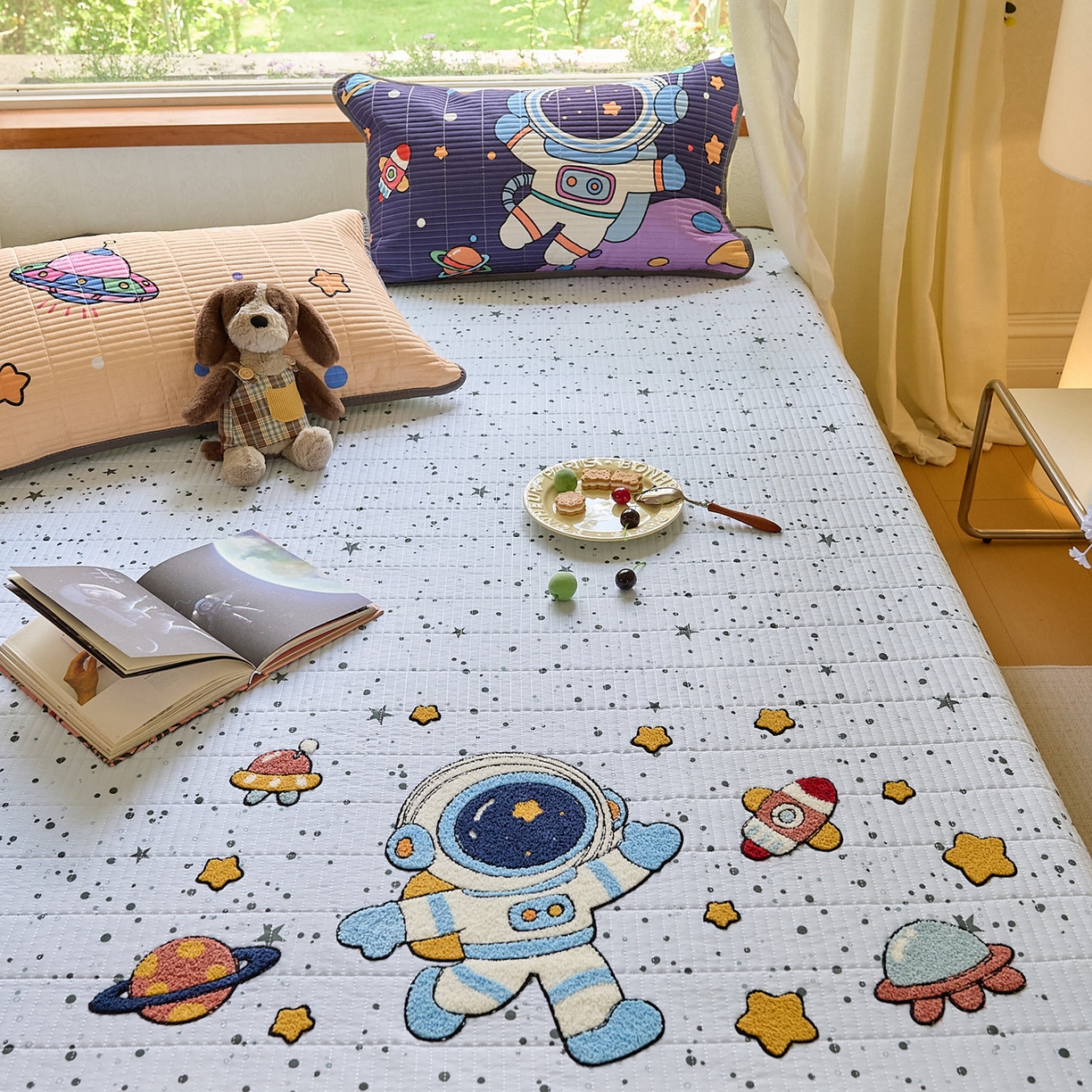 91家纺网 家纺一手货源 找家纺 鑫喜莱家纺 2025新款毛巾绣云朵棉床盖三件套 太空漫步