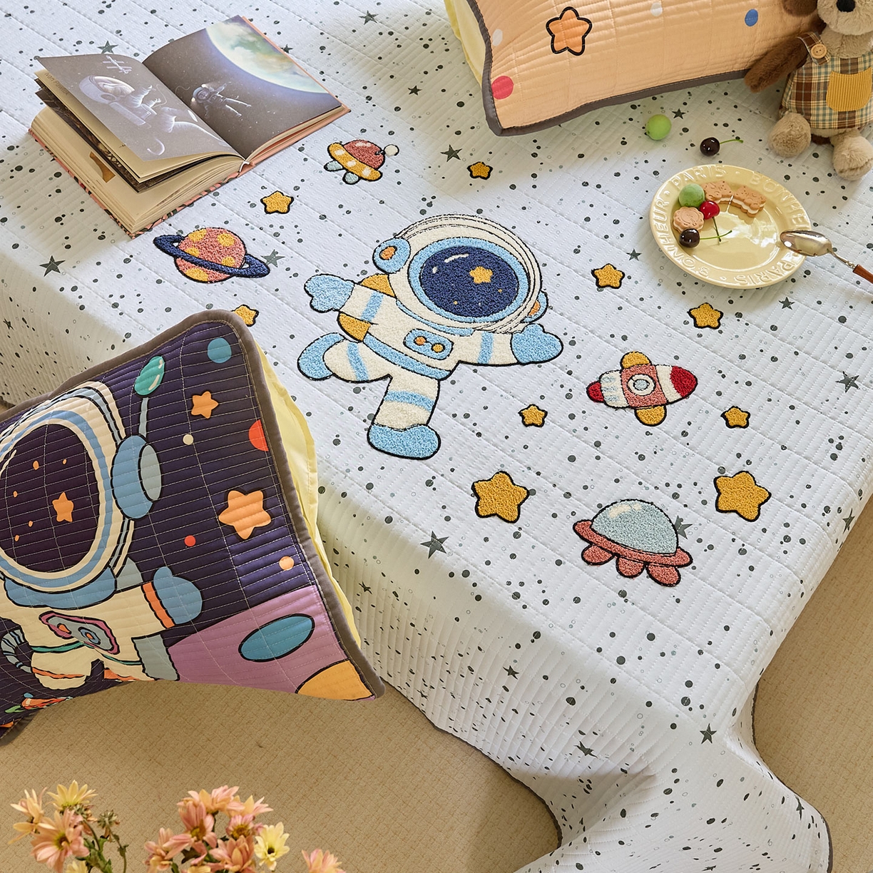 91家纺网 家纺一手货源 找家纺 鑫喜莱家纺 2025新款毛巾绣云朵棉床盖三件套 太空漫步