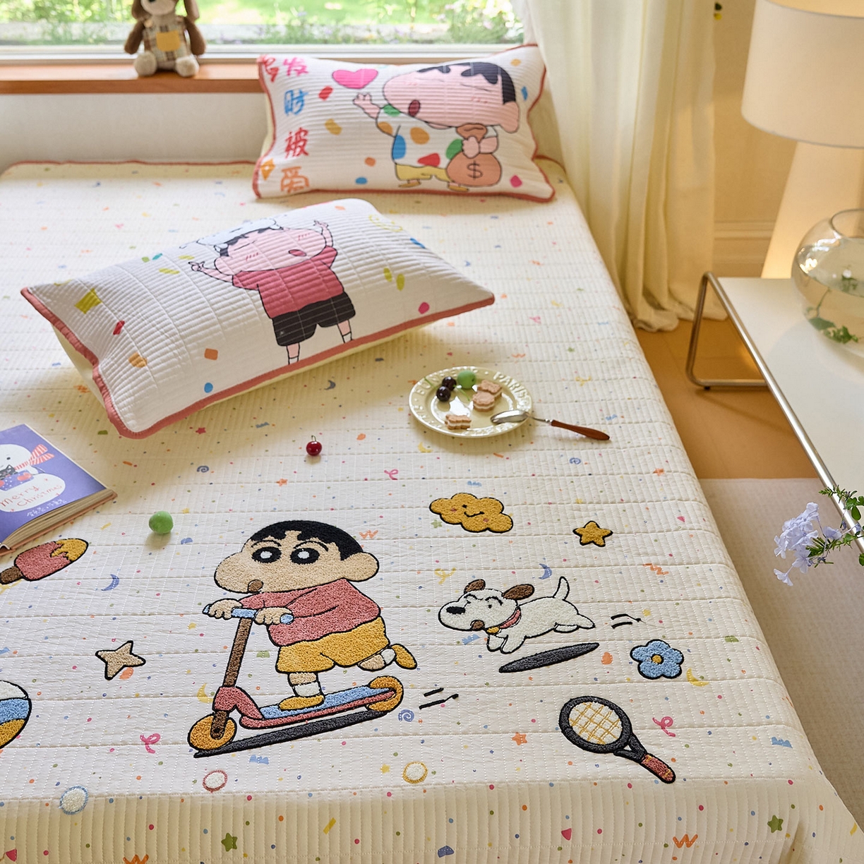 91家纺网 家纺一手货源 找家纺 鑫喜莱家纺 2025新款毛巾绣云朵棉床盖三件套 小新时光