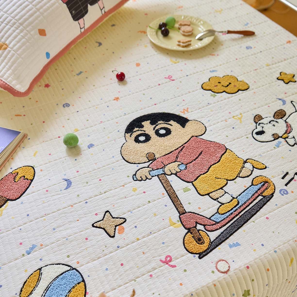 91家纺网 家纺一手货源 找家纺 鑫喜莱家纺 2025新款毛巾绣云朵棉床盖三件套 小新时光