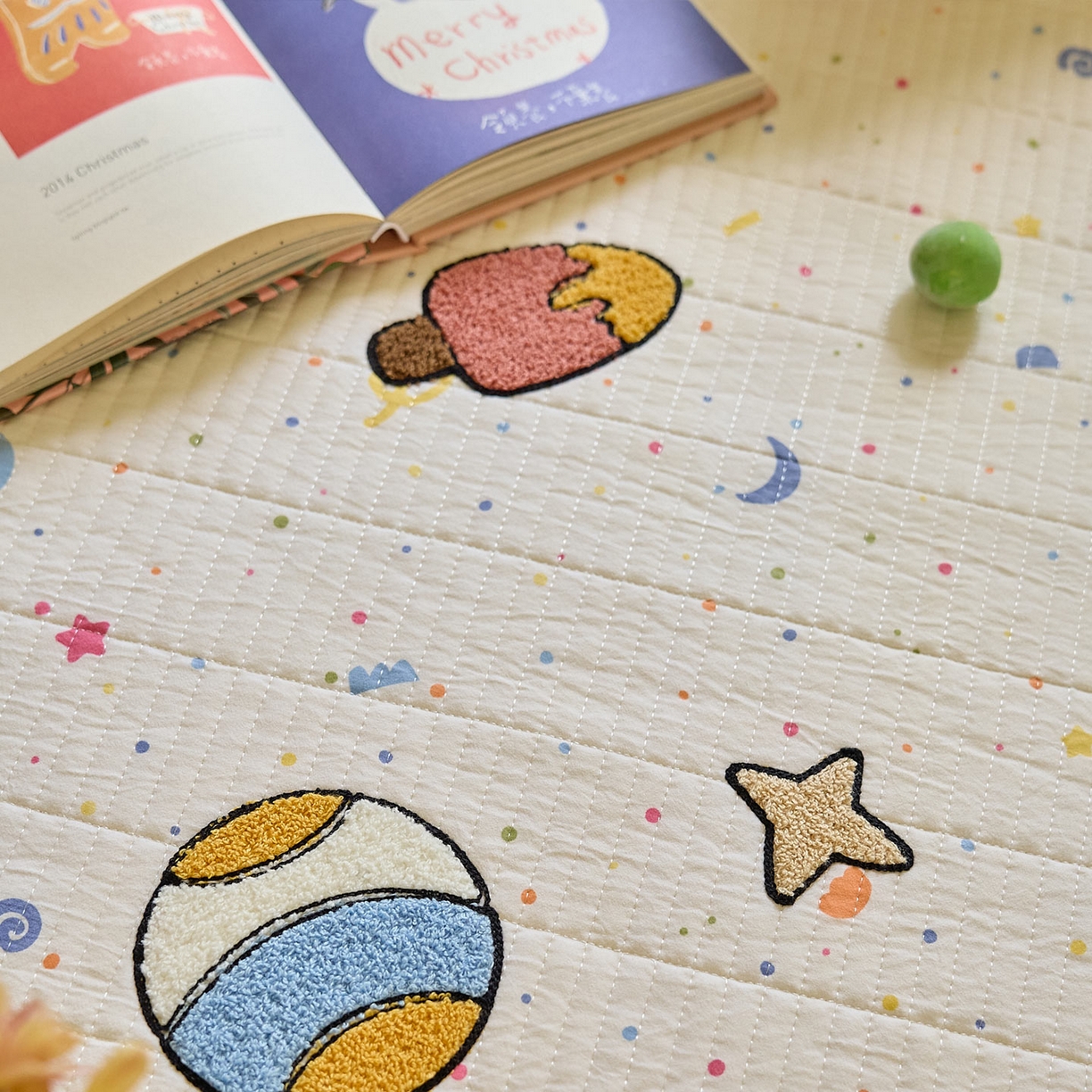 91家纺网 家纺一手货源 找家纺 鑫喜莱家纺 2025新款毛巾绣云朵棉床盖三件套 小新时光