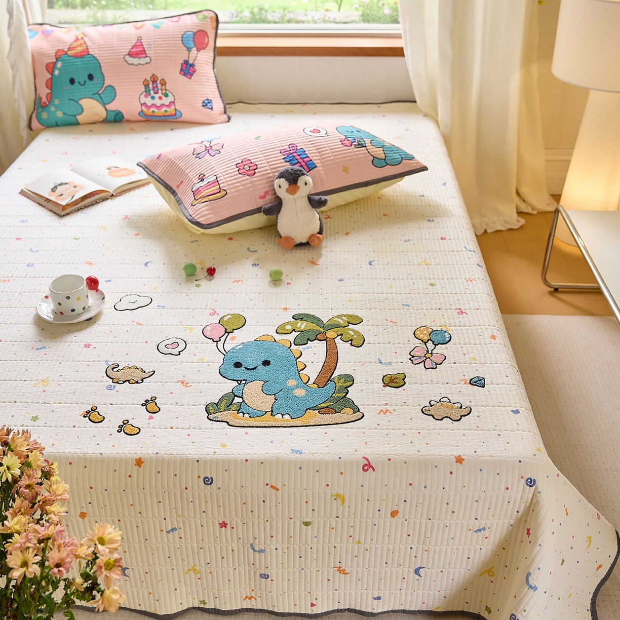 91家纺网 家纺一手货源 找家纺 鑫喜莱家纺 2025新款毛巾绣云朵棉床盖三件套 椰岛恐龙