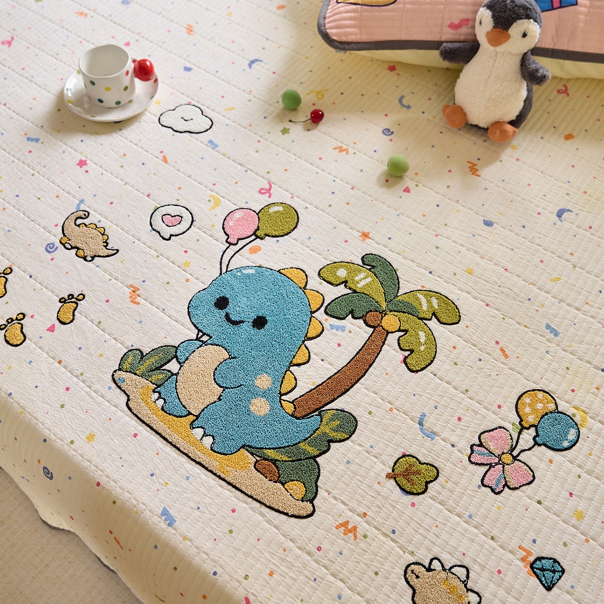 91家纺网 家纺一手货源 找家纺 鑫喜莱家纺 2025新款毛巾绣云朵棉床盖三件套 椰岛恐龙