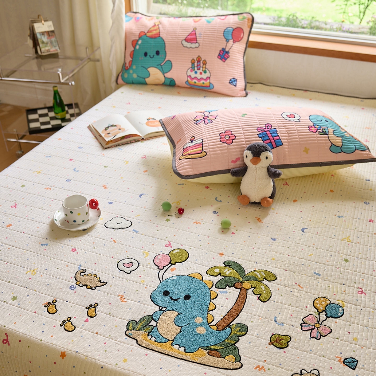 91家纺网 家纺一手货源 找家纺 鑫喜莱家纺 2025新款毛巾绣云朵棉床盖三件套 椰岛恐龙