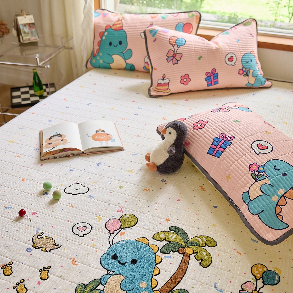 91家纺网 家纺一手货源 找家纺 鑫喜莱家纺 2025新款毛巾绣云朵棉床盖三件套 椰岛恐龙