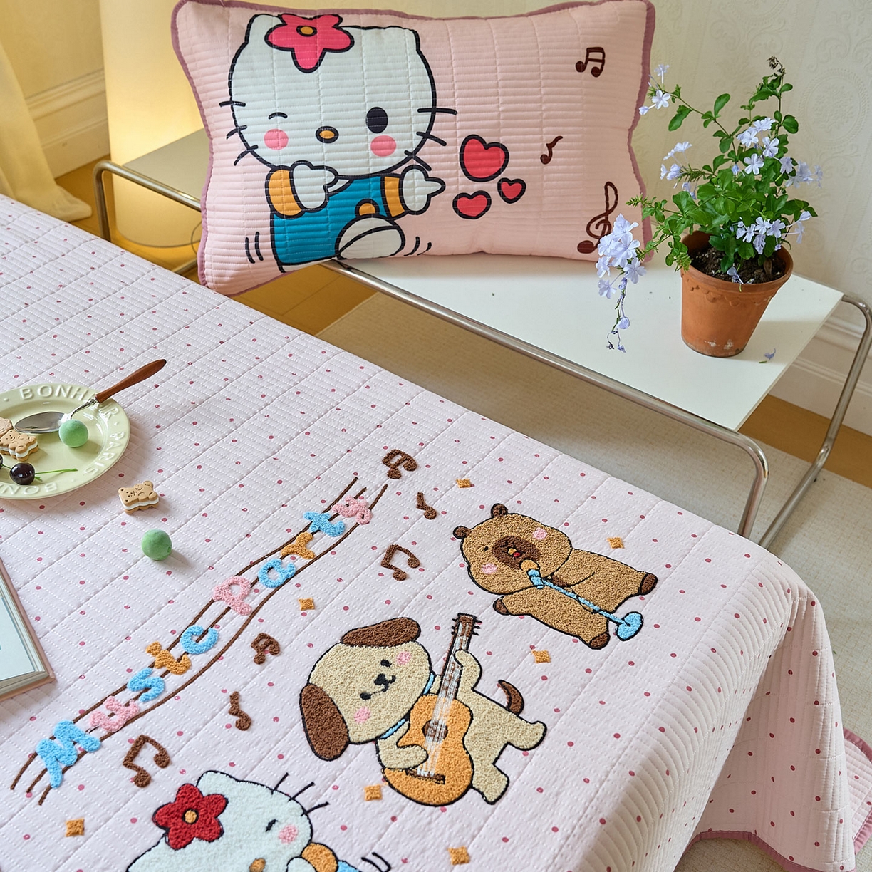 91家纺网 家纺一手货源 找家纺 鑫喜莱家纺 2025新款毛巾绣云朵棉床盖三件套 音乐派对