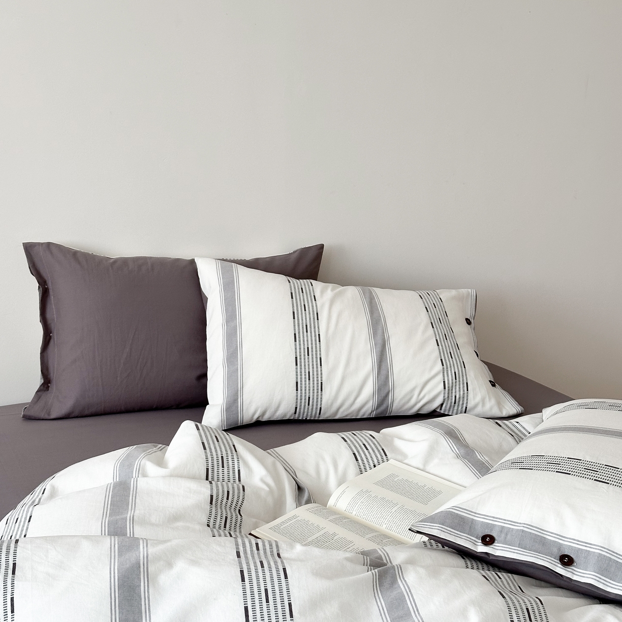 91家纺网 家纺一手货源 找家纺 曼布缇 2025新款全棉色织提花水洗棉四件套套件（券后控价268/288,308起） 格调-灰