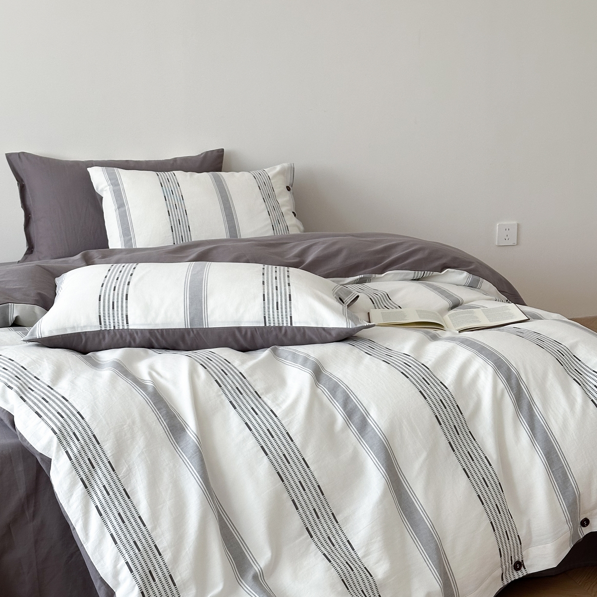 91家纺网 家纺一手货源 找家纺 曼布缇 2025新款全棉色织提花水洗棉四件套套件（券后控价268/288,308起） 格调-灰