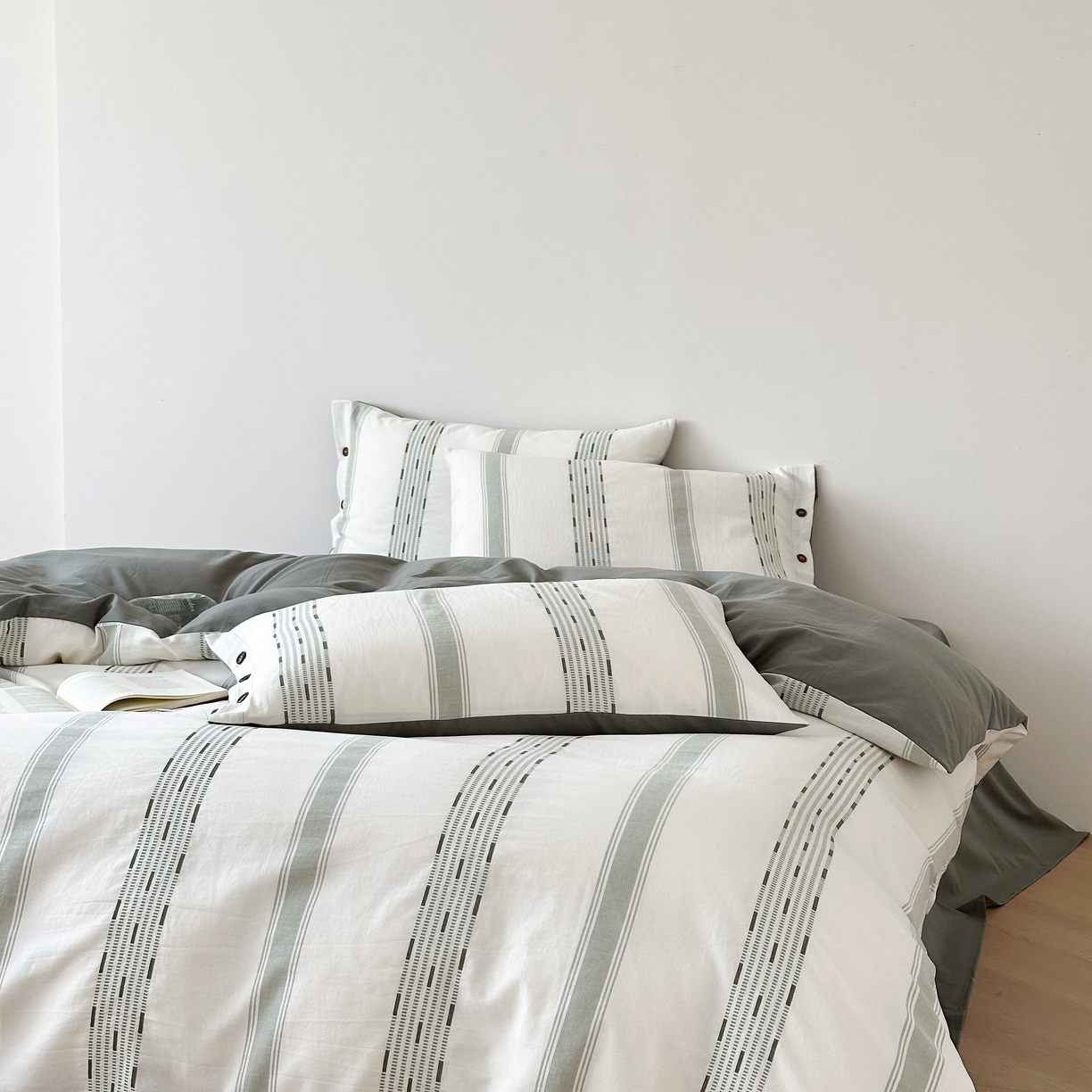 91家纺网 家纺一手货源 找家纺 曼布缇 2025新款全棉色织提花水洗棉四件套套件（券后控价268/288,308起） 格调-军绿