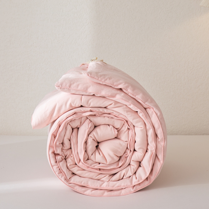 91家纺网 家纺一手货源 找家纺 鸣升家纺 2025新款四季款全棉大豆被 菽菽木兰-粉