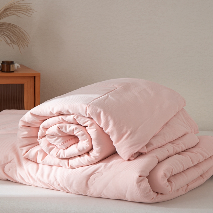 91家纺网 家纺一手货源 找家纺 鸣升家纺 2025新款四季款全棉大豆被 菽菽木兰-粉