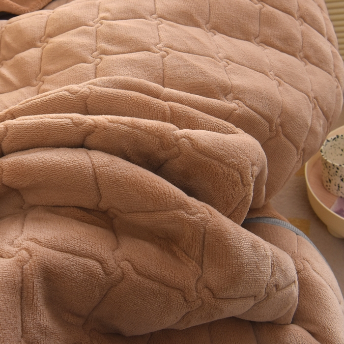 91家纺网 家纺一手货源 找家纺 水妙家纺 2024新款加厚200克A类牛奶绒夹棉床笠纯色素色大学生宿舍床垫保护套学生上下铺 扭花格-驼色