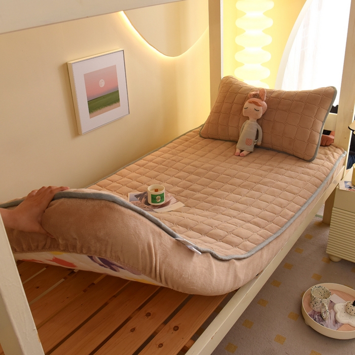 91家纺网 家纺一手货源 找家纺 水妙家纺 2024新款加厚200克A类牛奶绒夹棉床笠纯色素色大学生宿舍床垫保护套学生上下铺 扭花格-驼色