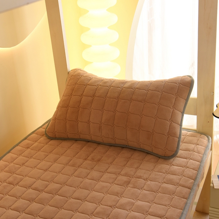 91家纺网 家纺一手货源 找家纺 水妙家纺 2024新款加厚200克A类牛奶绒夹棉床笠纯色素色大学生宿舍床垫保护套学生上下铺 扭花格-驼色