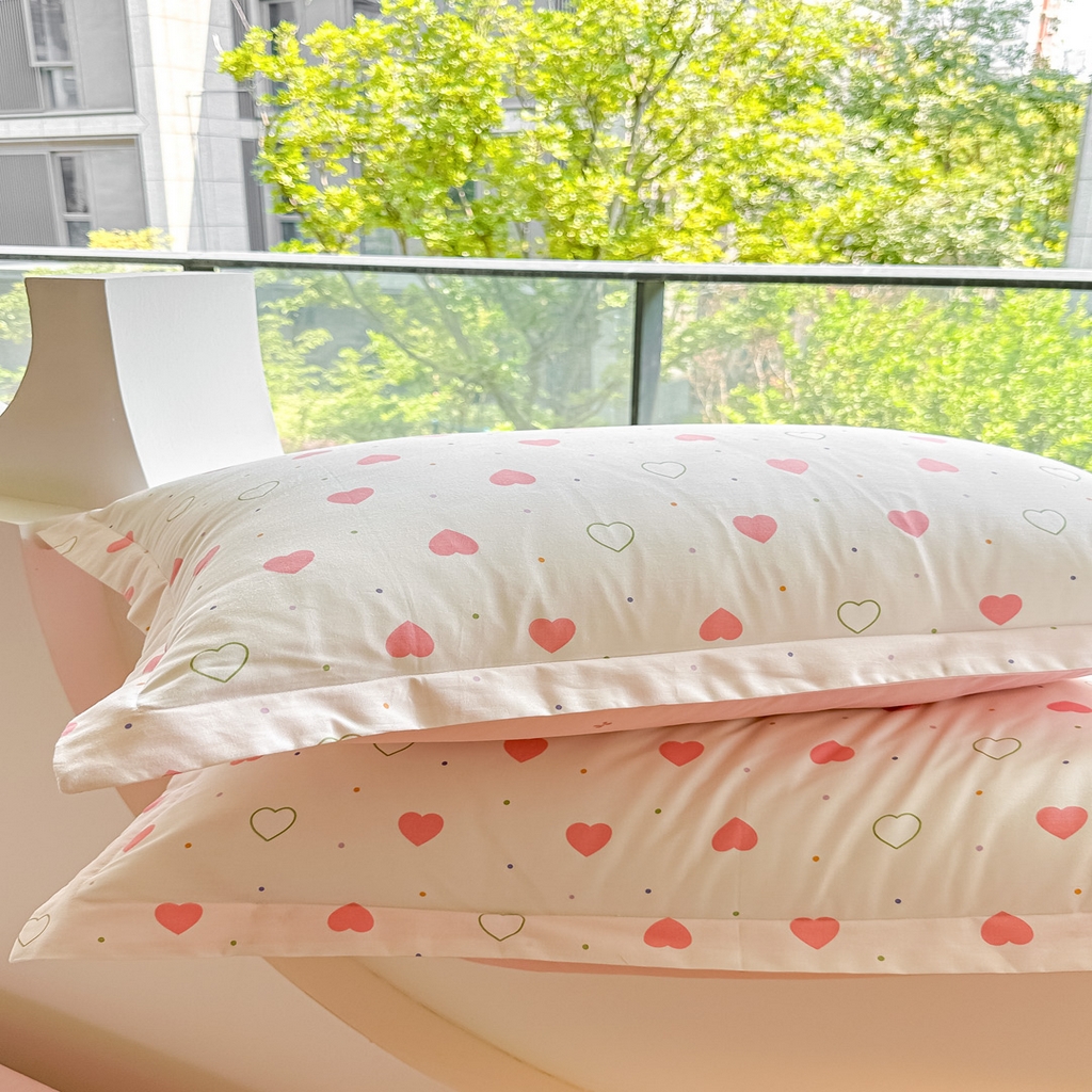 91家纺网 家纺一手货源 找家纺 芙绣家纺 2025新款A类全棉小清新印花单被套单枕套学生单品系列 爱心粉
