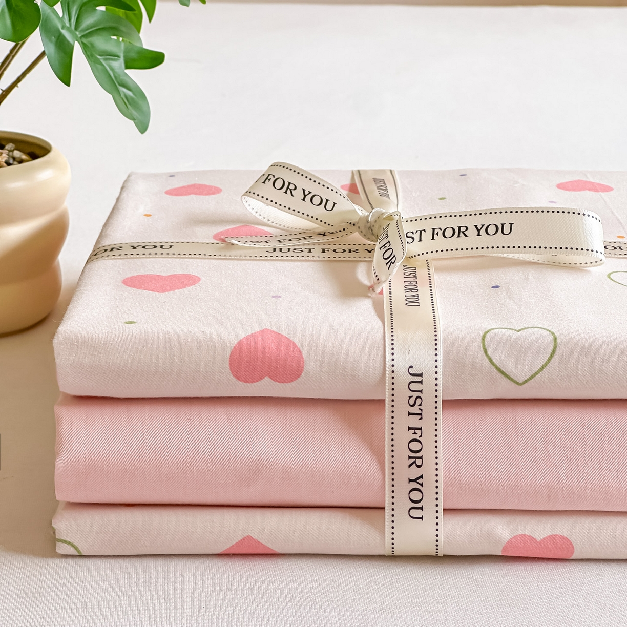 91家纺网 家纺一手货源 找家纺 芙绣家纺 2025新款A类全棉小清新印花单被套单枕套学生单品系列 爱心粉