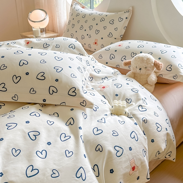 91家纺网 家纺一手货源 找家纺 芙绣家纺 2025新款A类全棉小清新印花单被套单枕套学生单品系列 爱心小熊