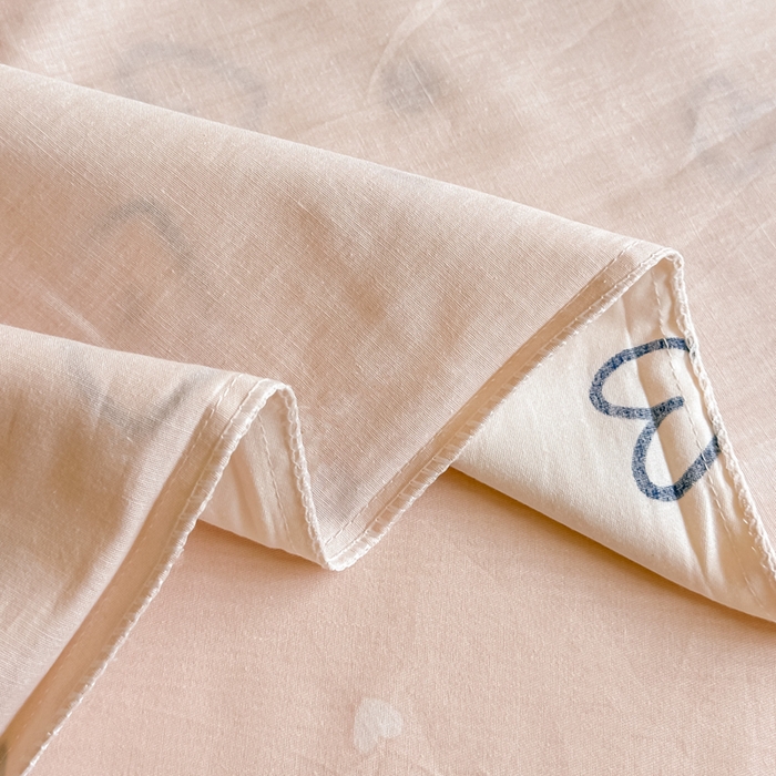 91家纺网 家纺一手货源 找家纺 芙绣家纺 2025新款A类全棉小清新印花单被套单枕套学生单品系列 爱心小熊