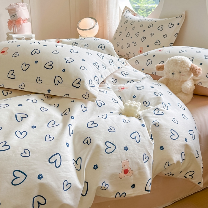 91家纺网 家纺一手货源 找家纺 芙绣家纺 2025新款A类全棉小清新印花单被套单枕套学生单品系列 爱心小熊