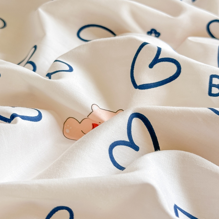 91家纺网 家纺一手货源 找家纺 芙绣家纺 2025新款A类全棉小清新印花单被套单枕套学生单品系列 爱心小熊