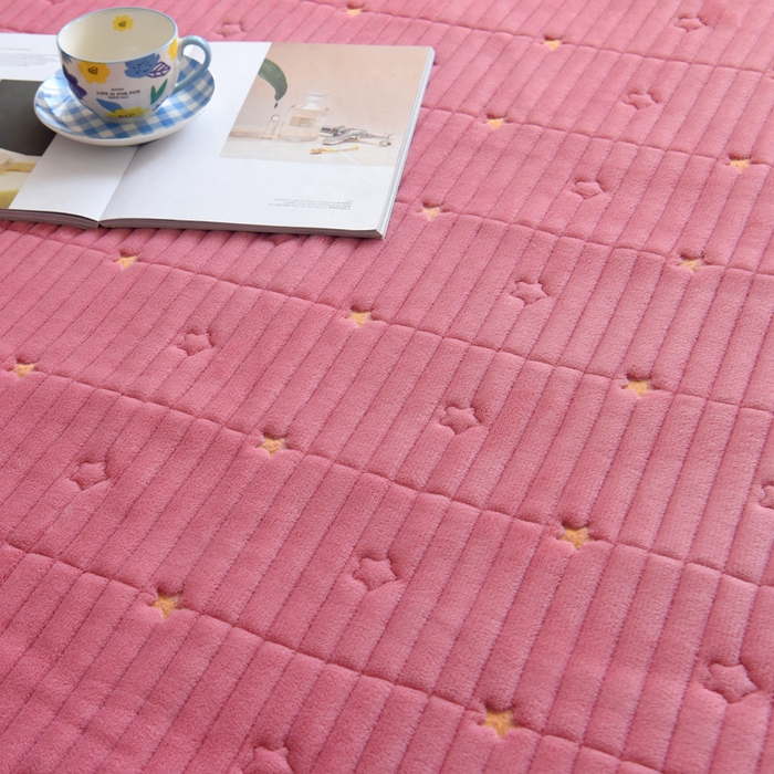 91家纺网 家纺一手货源 找家纺 （总）水妙家纺 2024秋冬保暖200克A类牛奶绒刺绣加厚夹棉床笠三件套纯色素色床罩大床款床垫保护罩