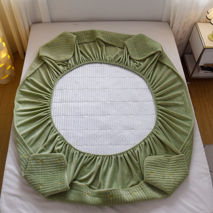 91家纺网 家纺一手货源 找家纺 水妙家纺 2024秋冬保暖200克A类牛奶绒刺绣加厚夹棉床笠三件套纯色素色床罩大床款床垫保护罩 五星之家-抹茶绿