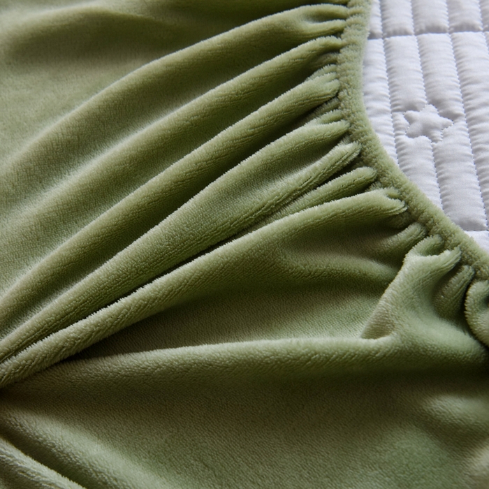 91家纺网 家纺一手货源 找家纺 水妙家纺 2024秋冬保暖200克A类牛奶绒刺绣加厚夹棉床笠三件套纯色素色床罩大床款床垫保护罩 五星之家-抹茶绿