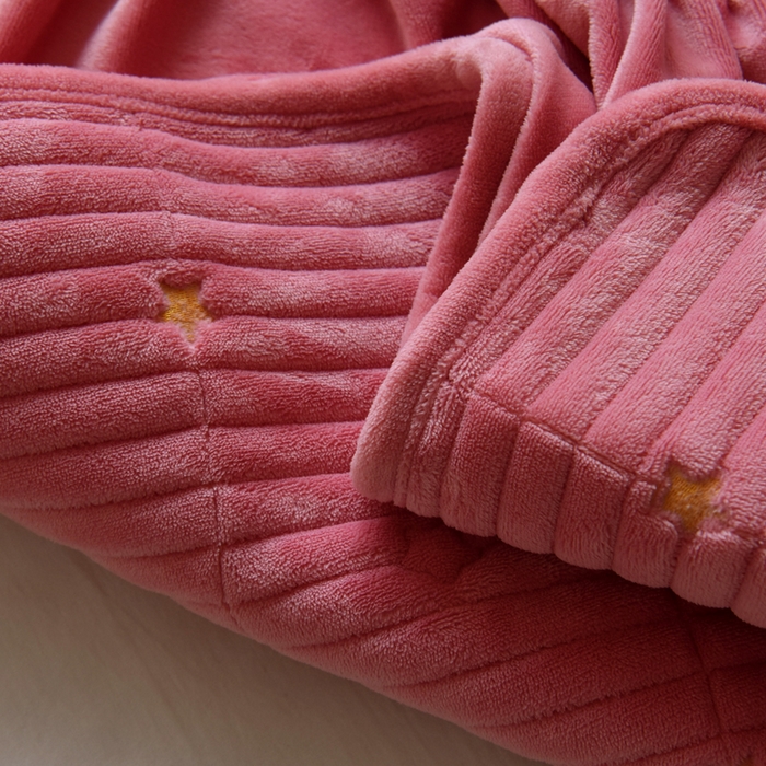 91家纺网 家纺一手货源 找家纺 水妙家纺 2024秋冬保暖200克A类牛奶绒刺绣加厚夹棉床笠三件套纯色素色床罩大床款床垫保护罩 五星之家-豆沙粉