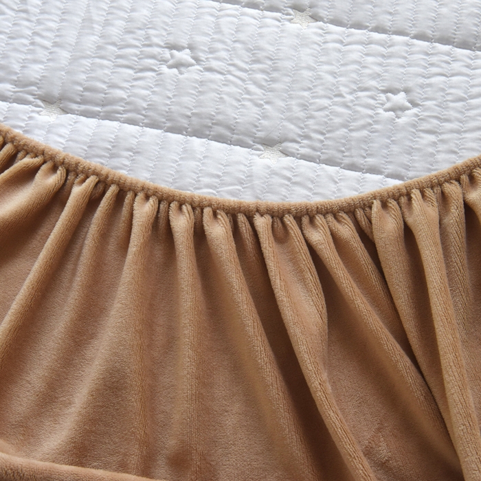 91家纺网 家纺一手货源 找家纺 水妙家纺 2024秋冬保暖200克A类牛奶绒刺绣加厚夹棉床笠三件套纯色素色床罩大床款床垫保护罩 五星之家-可可奶棕