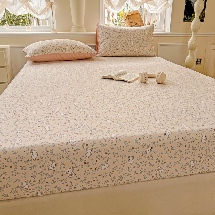 91家纺网 家纺一手货源 找家纺 朵朵家纺 2025新款超柔水洗棉云感印花单床笠床垫保护套床笠（床垫保护套可定制尺寸 ）-场景三 花丛兔