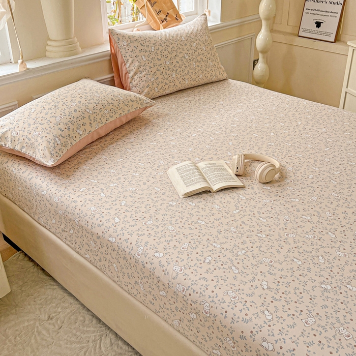 91家纺网 家纺一手货源 找家纺 朵朵家纺 2025新款超柔水洗棉云感印花单床笠床垫保护套床笠（床垫保护套可定制尺寸 ）-场景三 花丛兔