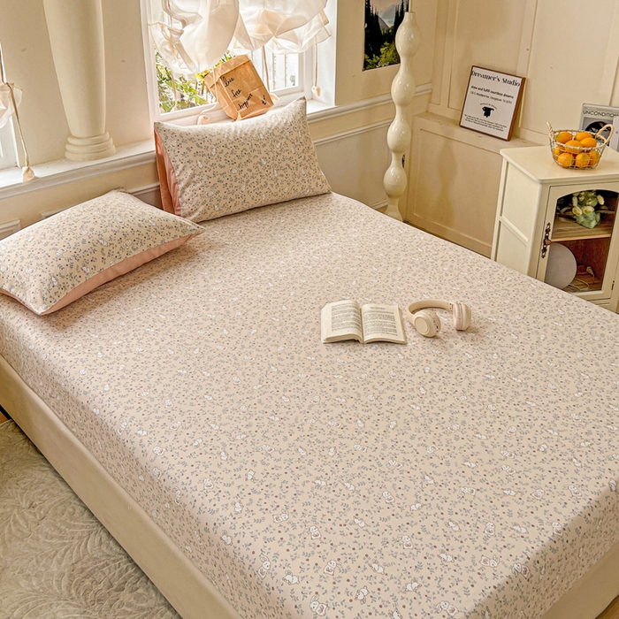 91家纺网 家纺一手货源 找家纺 朵朵家纺 2025新款超柔水洗棉云感印花单床笠床垫保护套床笠（床垫保护套可定制尺寸 ）-场景三 花丛兔